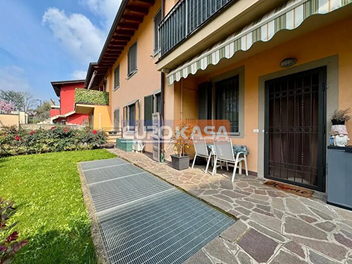 Appartamento bilocale in vendita in Via Foscolo, Brembate