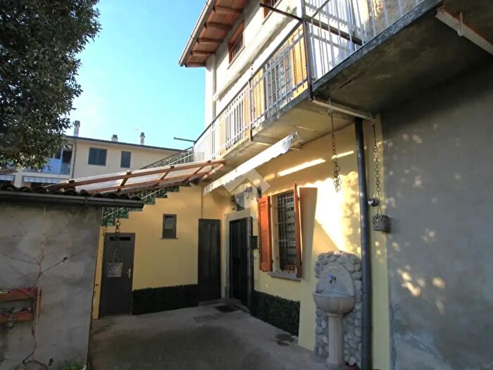 Casa trilocale in vendita in Via Sant' Agostino, Bulciago