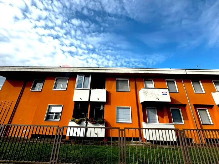 Appartamento con 5 locali in vendita in Via Circonvallazione, Momo