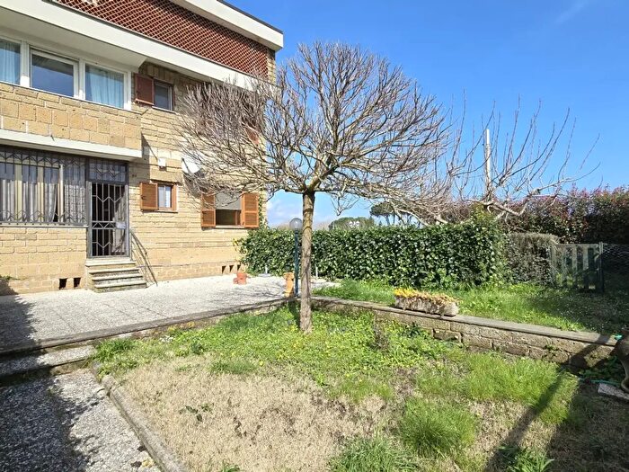 Appartamento trilocale in vendita in Viale Regina Margherita, Capodimonte