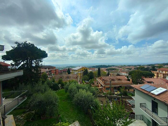 Casa trilocale in affitto in Via Catullo, Centro Storico, Albano Laziale
