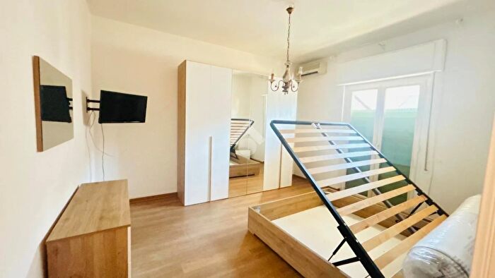 Appartamento trilocale in vendita in Via Viscardi, Napoli