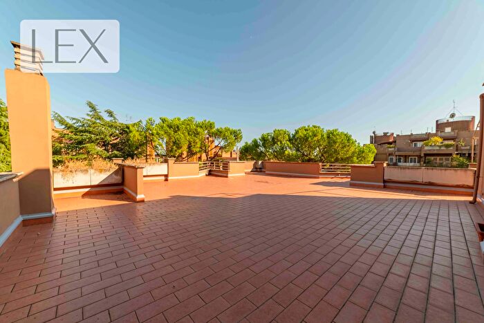 Appartamento con 5 locali in vendita in Roma