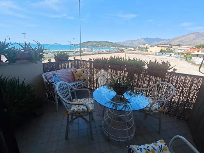 Appartamento quadrilocale in vendita in Lungomare Nazario Sauro, Minturno