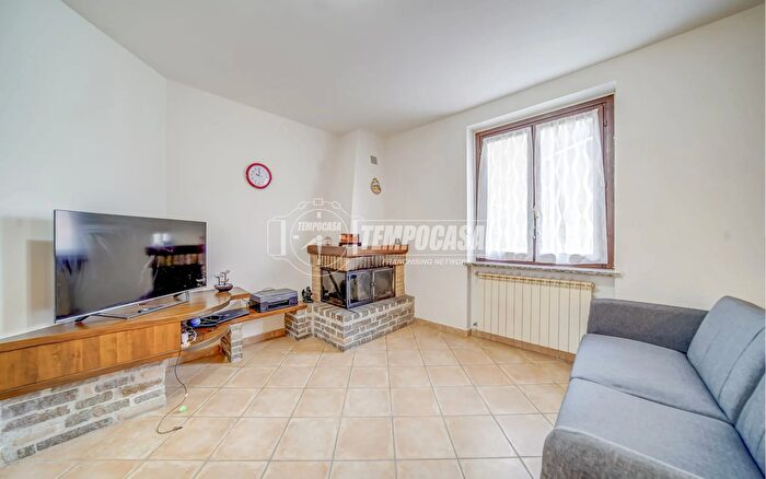 Casa bilocale in vendita in Via Antonio Rosmini, Fagnano Olona