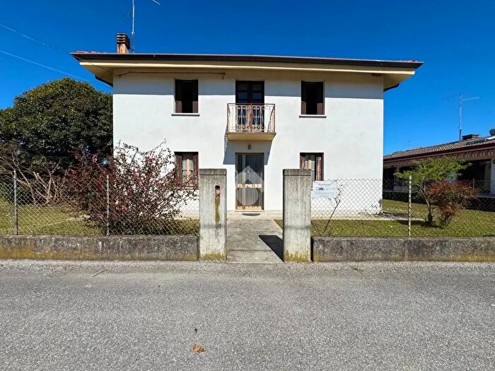Casa trilocale in vendita in Via Enrico Fermi, Rivignano Teor