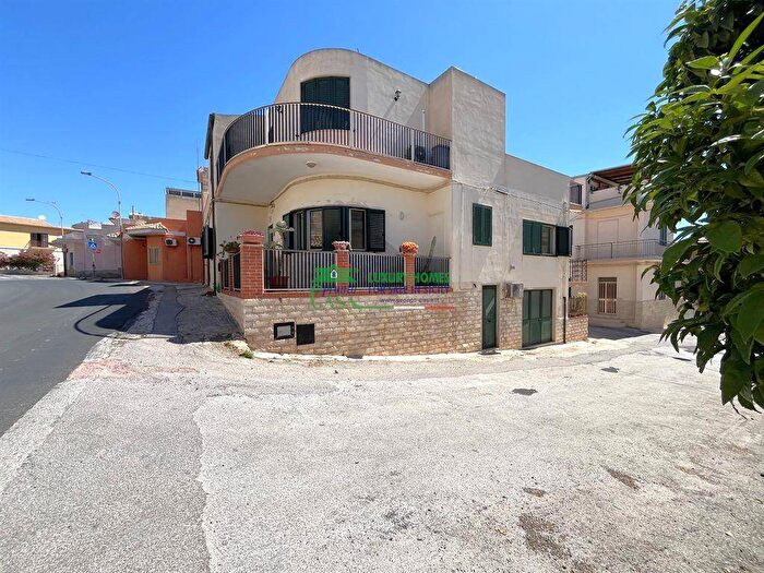 Appartamento con 5 locali in affitto in Via Carignano, Sampieri, Scicli