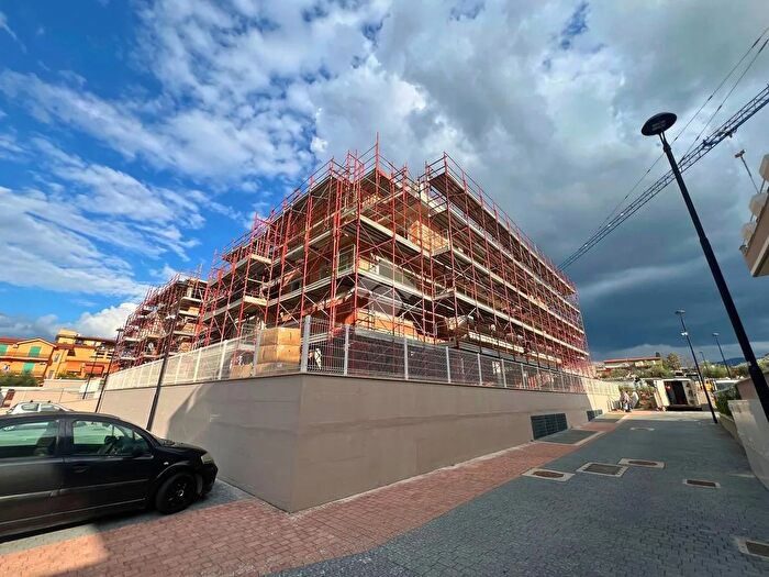 Appartamento trilocale in vendita in Via di Vermicino, Roma