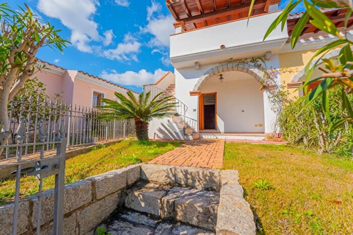 Appartamento trilocale in vendita in Via Stromboli, San Teodoro