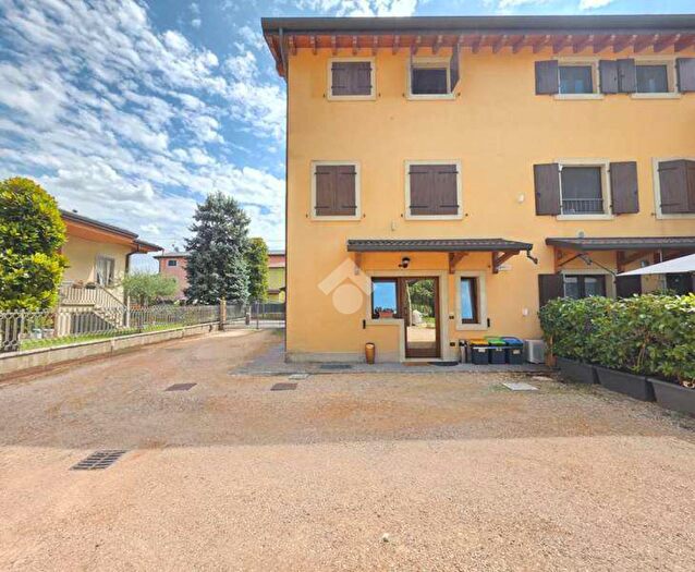 Casa con 6 locali in vendita in Via Canale Milani, Verona