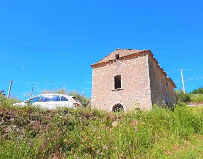 Casa con 8 locali in vendita in Campoli Appennino