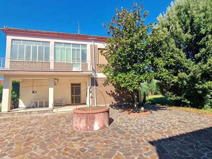 Casa con 10 locali in vendita in Via Vallemiccina, Alatri