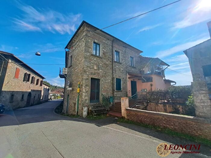 Casa con 10 locali in vendita in Via Ponte Provinciale, Filattiera