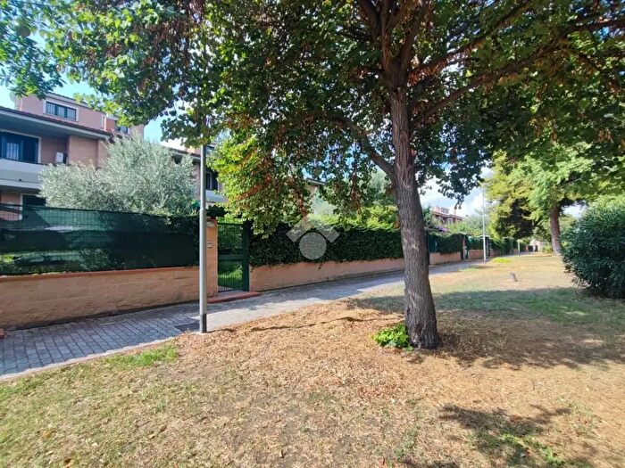 Casa con 8 locali in vendita in Viale Ignazio d'Addedda, Foggia