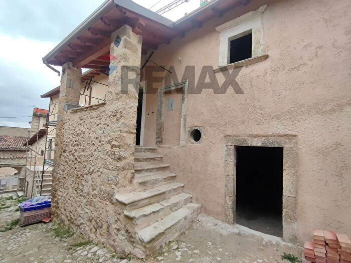 Casa trilocale in vendita in Via Giuseppe Mazzini, Barisciano