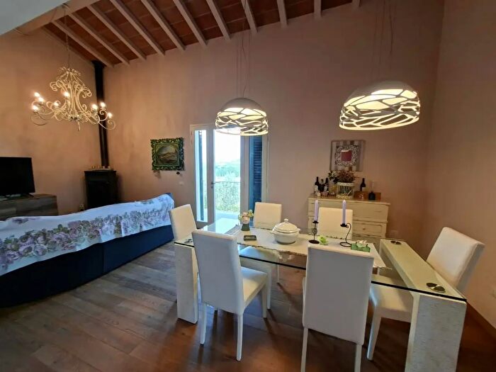 Casa con 10 locali in vendita in Peccioli