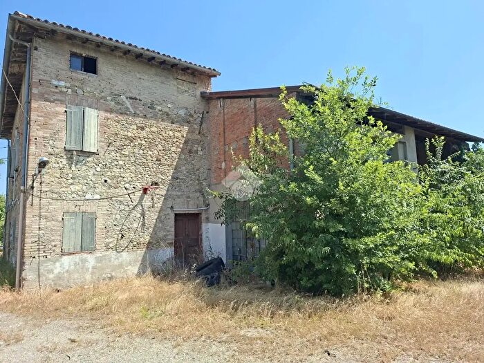 Casa con 8 locali in vendita in Via Barozzi Jacopo, San Cesario Sul Panaro