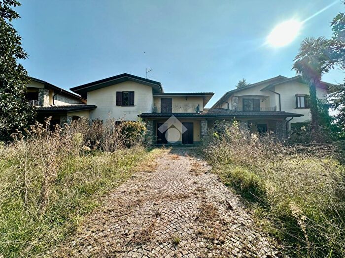 Casa con 13 locali in vendita in Via Cossali, Ghisalba