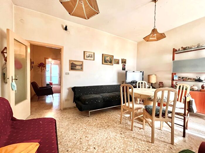 Appartamento con 5 locali in vendita in Via Quarto, Bari