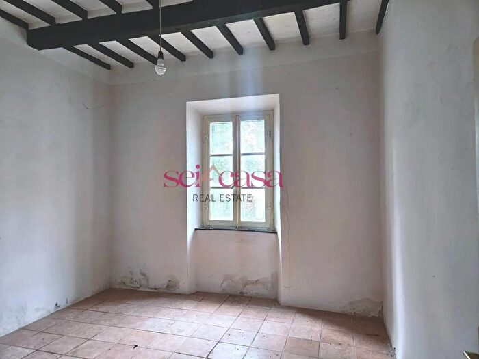 Casa con 7 locali in vendita in Monticiano