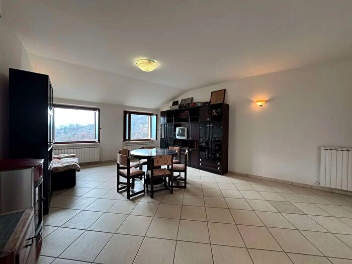 Casa con 8 locali in vendita in Vocabolo Vittiano, Nocera Umbra