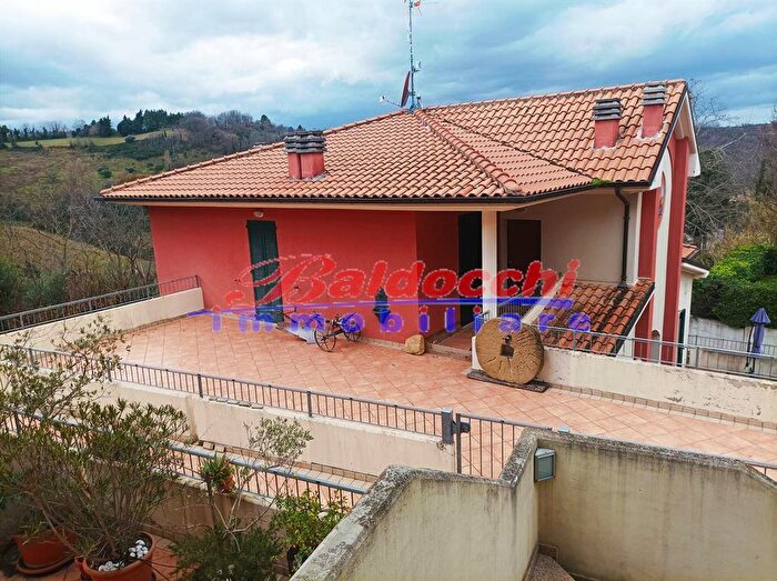 Appartamento trilocale in vendita in Mombaroccio