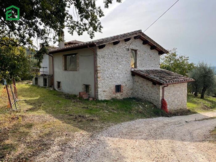 Casa con 6 locali in vendita in Strada Porchiano Attigliano, Amelia
