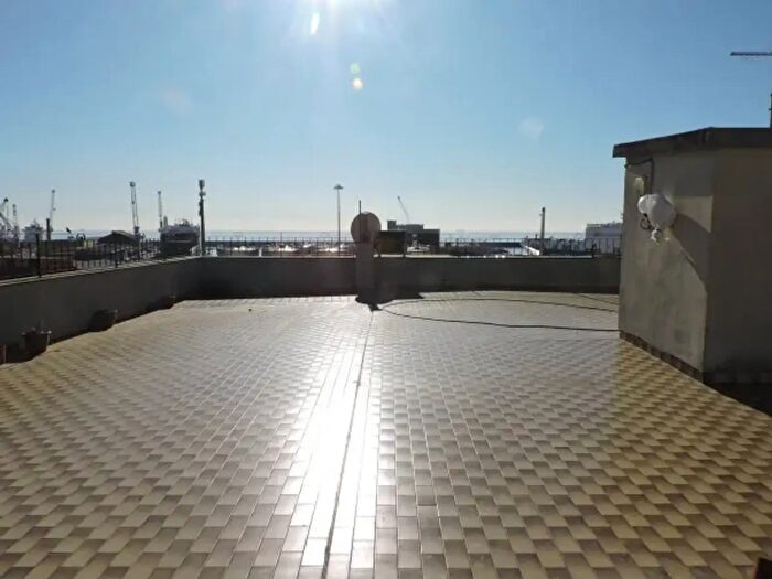 Appartamento con 6 locali in vendita in Via San Pier d'Arena, Genova