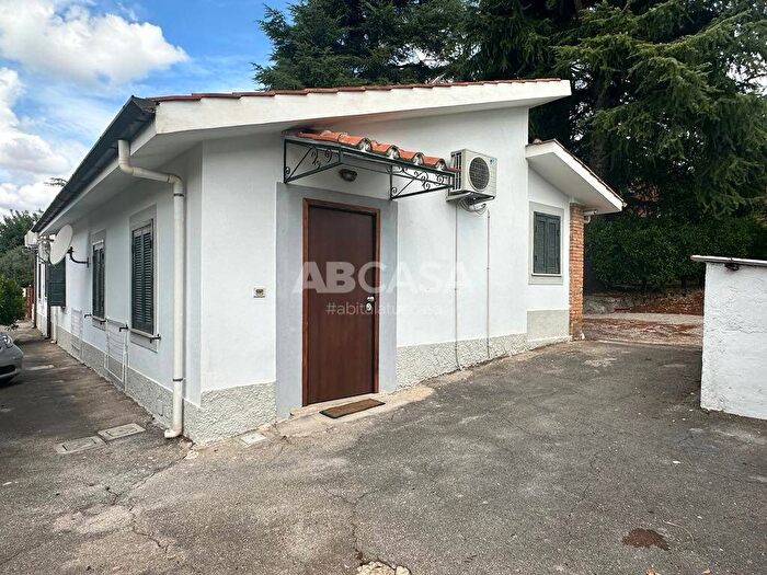 Casa trilocale in affitto in Viale Salvo D'Acquisto, Semicentro, Velletri