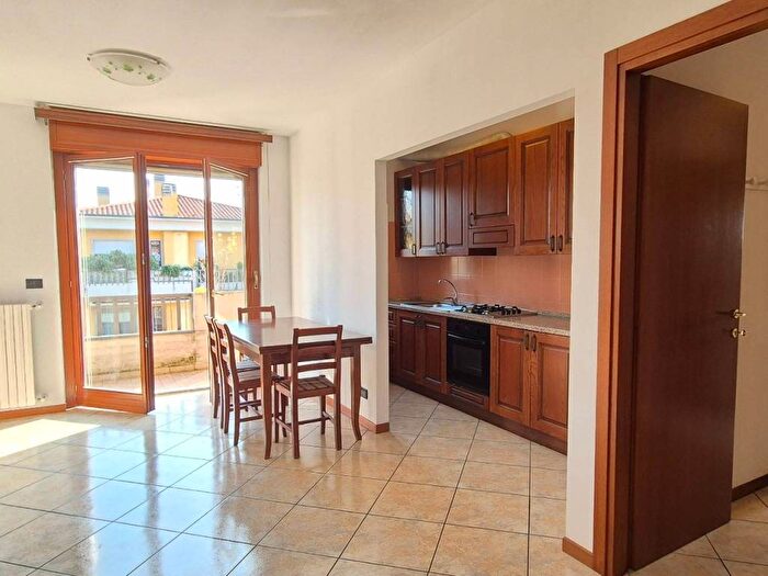 Appartamento trilocale in affitto in Via Ferruccio Galmozzi, Canovine, Bergamo