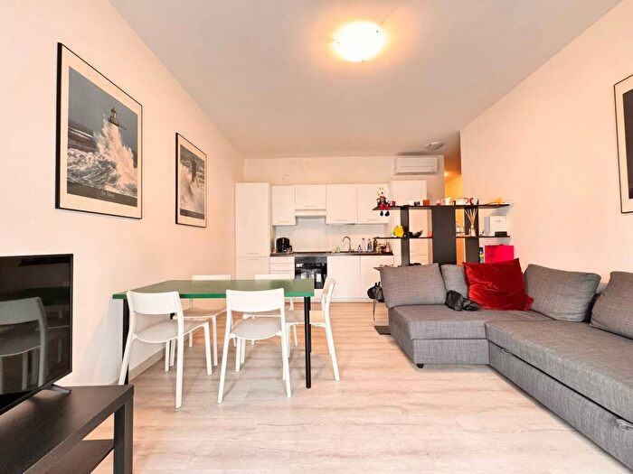 Appartamento bilocale in affitto in Via Lazzaro Palazzi, Porta Venezia, Milano