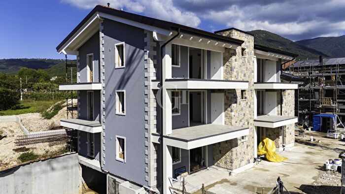 Appartamento trilocale in vendita in Costermano