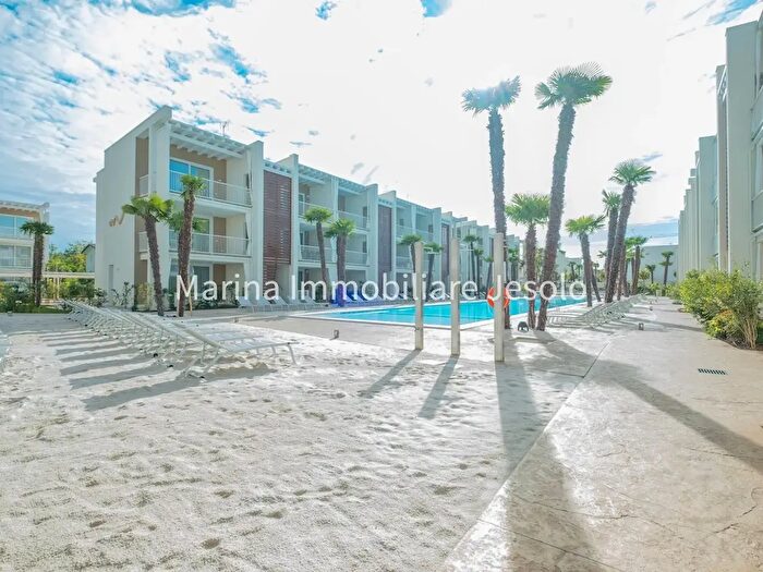 Appartamento trilocale in vendita in Via Belluno, Jesolo