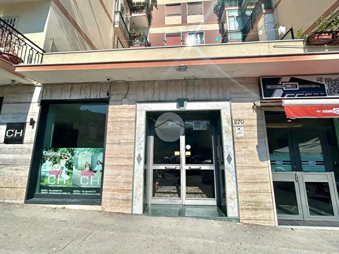Appartamento trilocale in affitto in Via Gabriele Jannelli, Napoli
