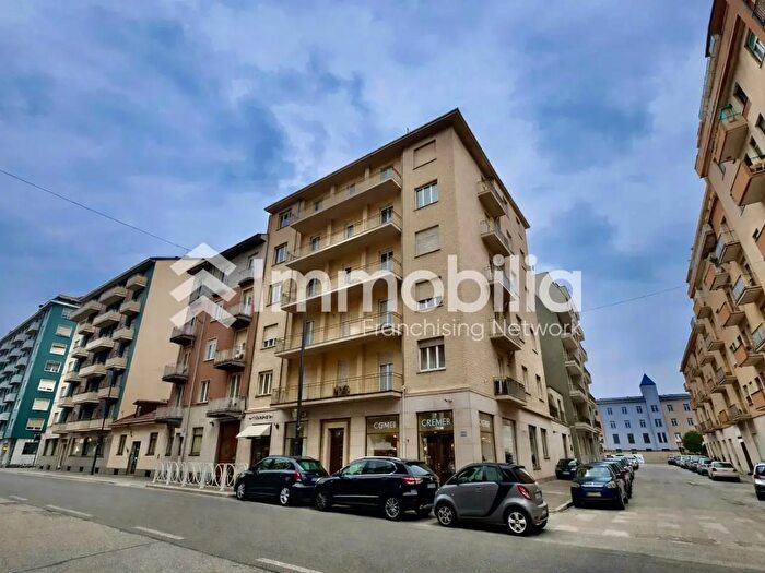 Appartamento trilocale in vendita in Via Tripoli, Torino