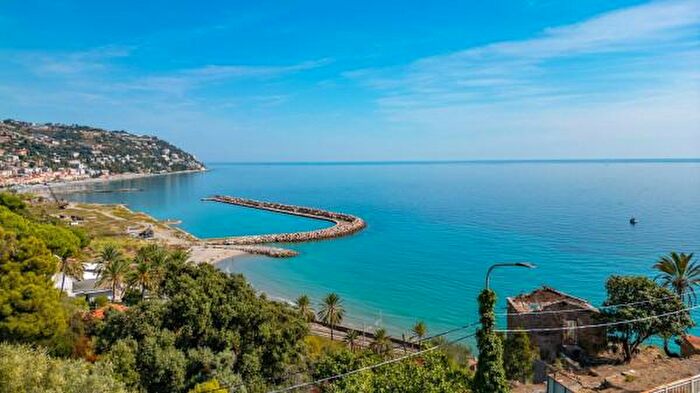 Appartamento con 5 locali in vendita in Via Madonna Ruota, Bordighera