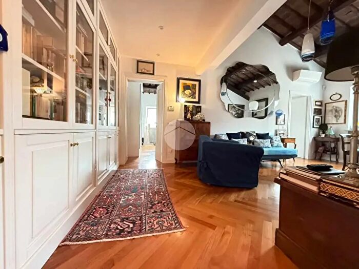 Appartamento trilocale in vendita in Via Napoleone III, Roma