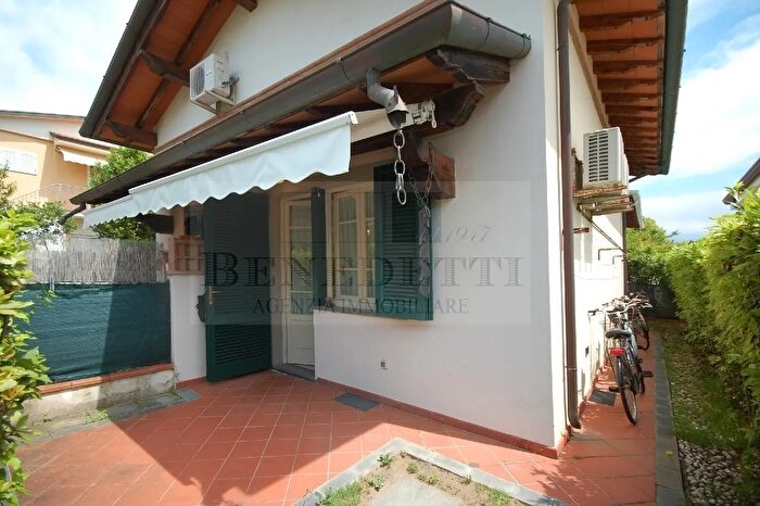 Casa quadrilocale in vendita in Via Palestro, Pietrasanta