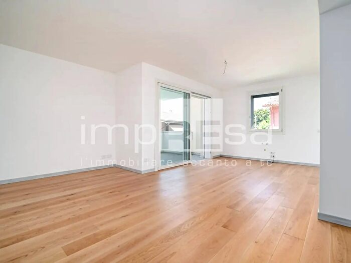 Appartamento quadrilocale in vendita in Via FS Fapanni, Treviso