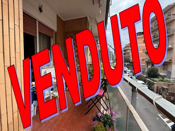 Appartamento trilocale in vendita in Via Nino Martoglio, Roma