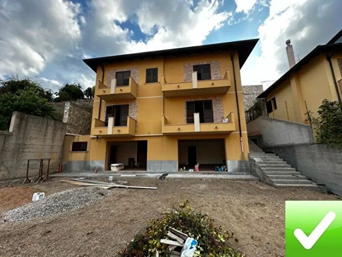 Casa con 6 locali in vendita in Reggio Calabria