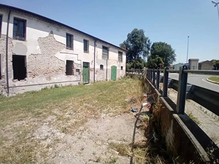 Casa con 6 locali in vendita in Via Stroppata, Alfonsine