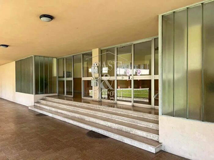 Appartamento quadrilocale in vendita in Via Calabria, Voghera