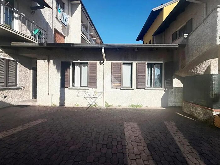 Casa bilocale in vendita in Via Vittorio Veneto, Turate