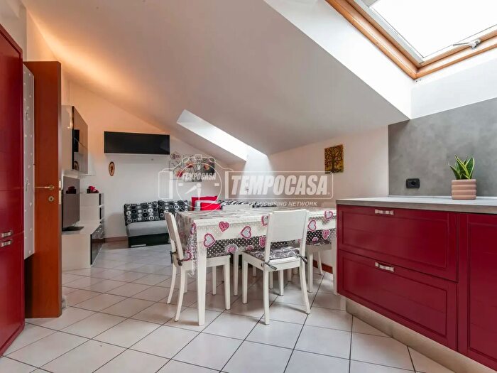 Appartamento trilocale in vendita in Via Piave, Olgiate Olona