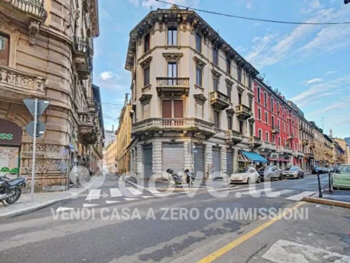 Appartamento trilocale in vendita in Via San Giovanni alla Paglia, Milano