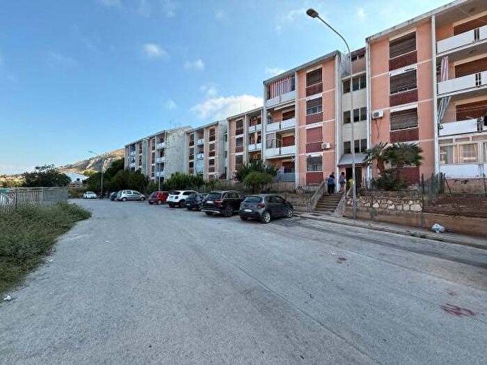 Appartamento quadrilocale in vendita in Piazzale Rovigo, Castellammare Del Golfo