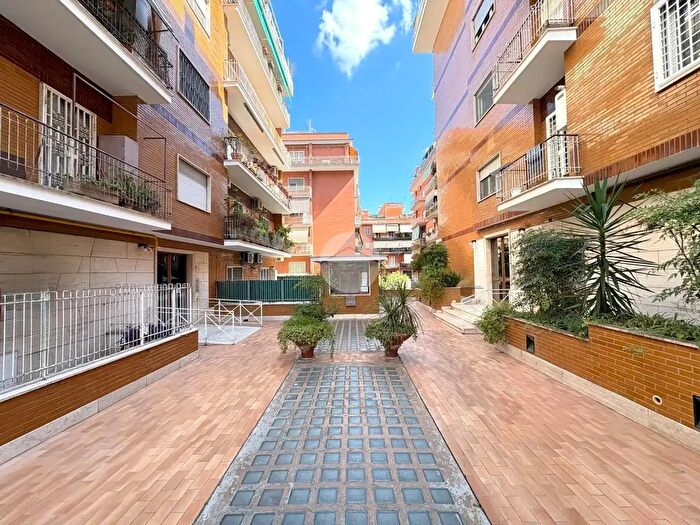 Appartamento quadrilocale in vendita in Via Pietro Venturi, Roma
