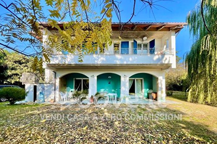 Casa con 6 locali in vendita in Via San Vincenzo Ferrer, Passignano Sul Trasimeno