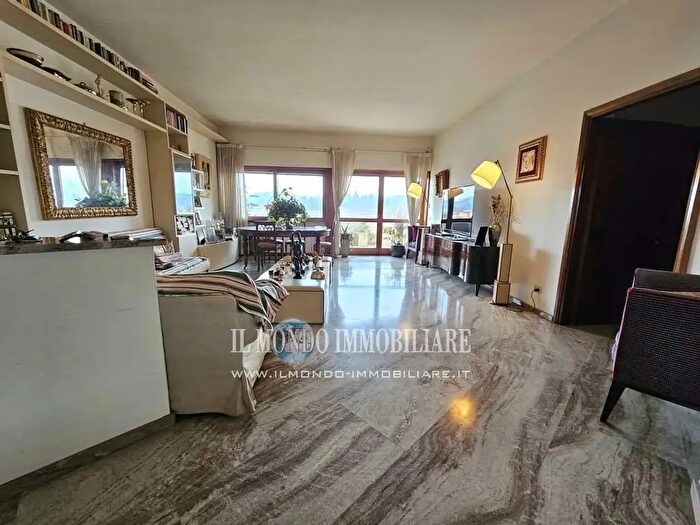 Appartamento con 5 locali in vendita in Lungarno Colombo, Firenze